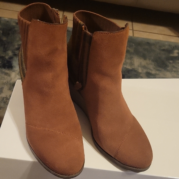 TOMS Suede Women's Ankle Wedge Boots - Picture 4 of 5